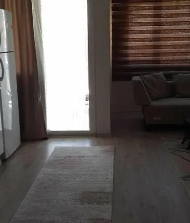 Guzelyalida Cok Merkezi Yerde Tatli Ve Sirin Daire