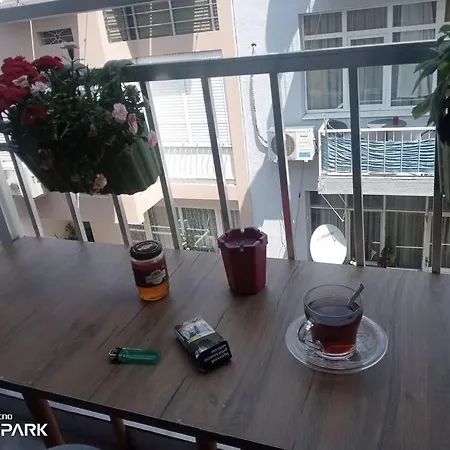 Apartment Guzelyalida Cok Merkezi Yerde Tatli Ve Sirin Daire Izmir