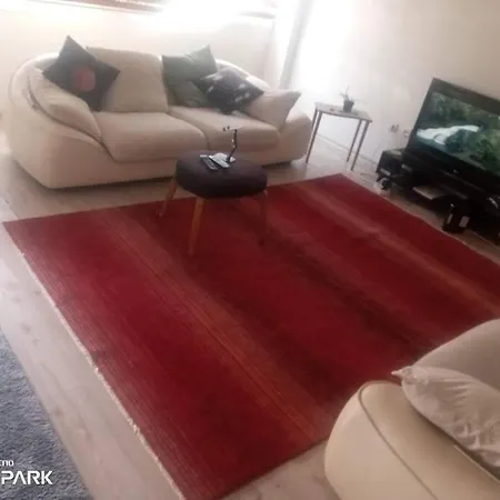 Guzelyalida Cok Merkezi Yerde Tatli Ve Sirin Daire
