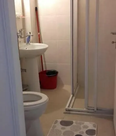 Guzelyalida Cok Merkezi Yerde Tatli Ve Sirin Daire Apartment