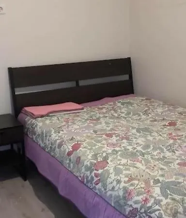 Guzelyalida Cok Merkezi Yerde Tatli Ve Sirin Daire Izmir