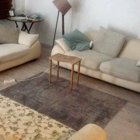 Guzelyalida Cok Merkezi Yerde Tatli Ve Sirin Daire *